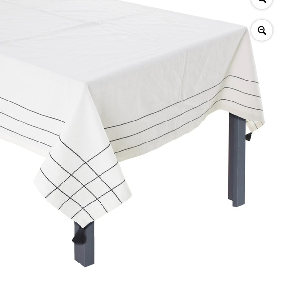 Mainstays White /Black Stripe Boarder & Tassel Table Throw 50x 50 - Picture 4 of 13